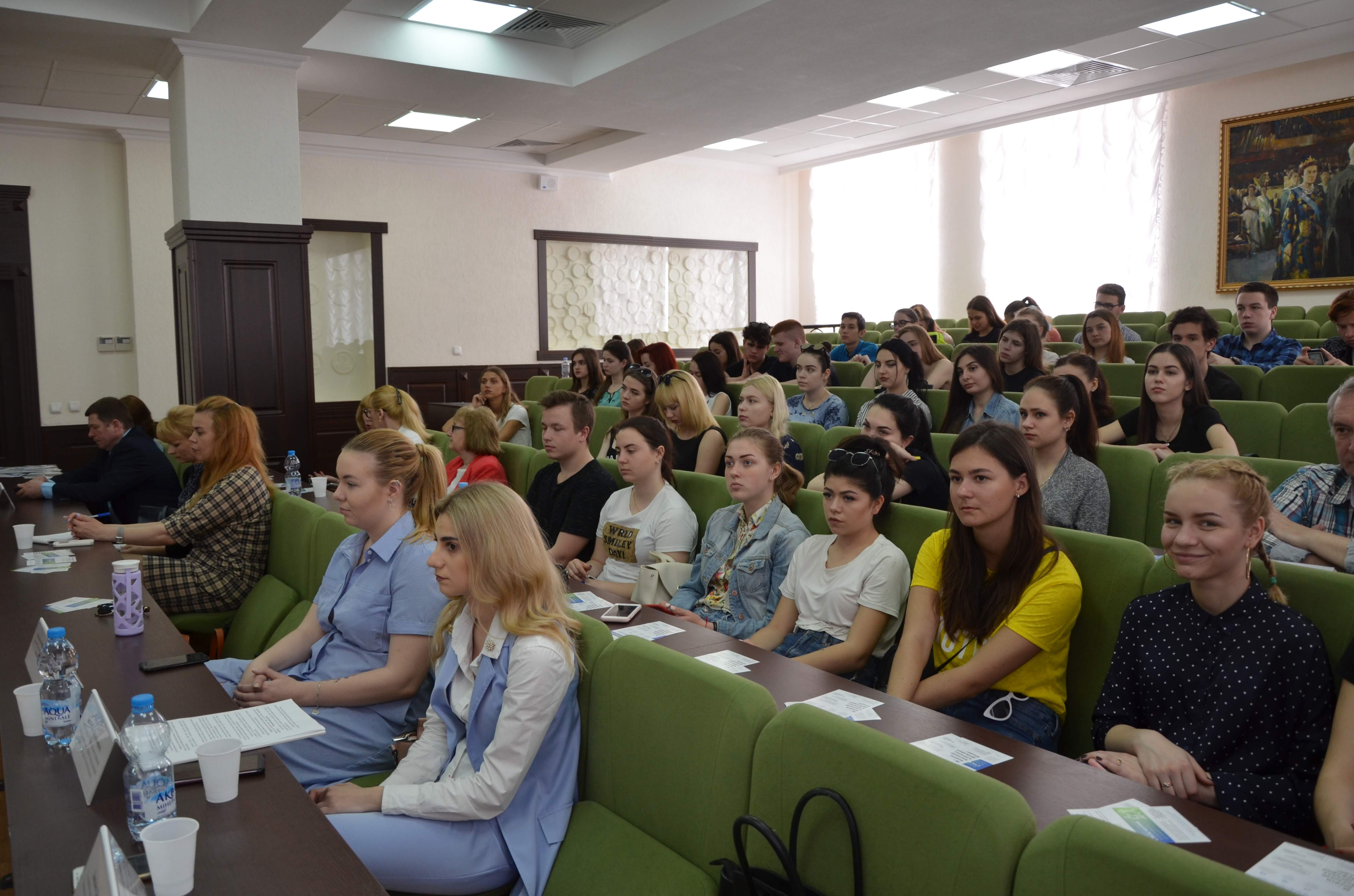 “Право на державну службу”